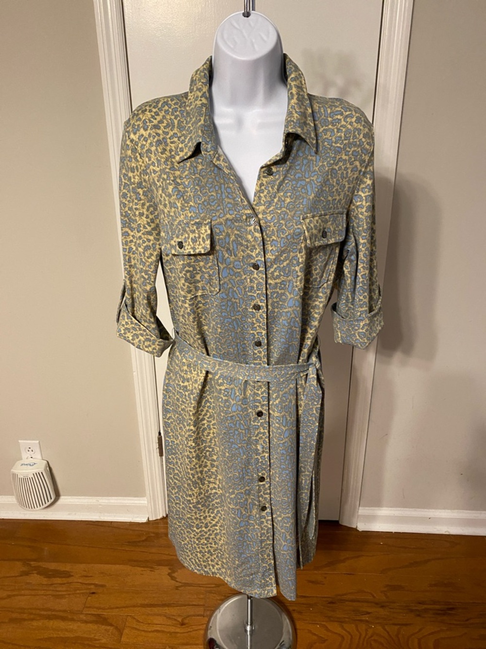 J. McLaughlin Shirtdress - Picture 3 of 8
